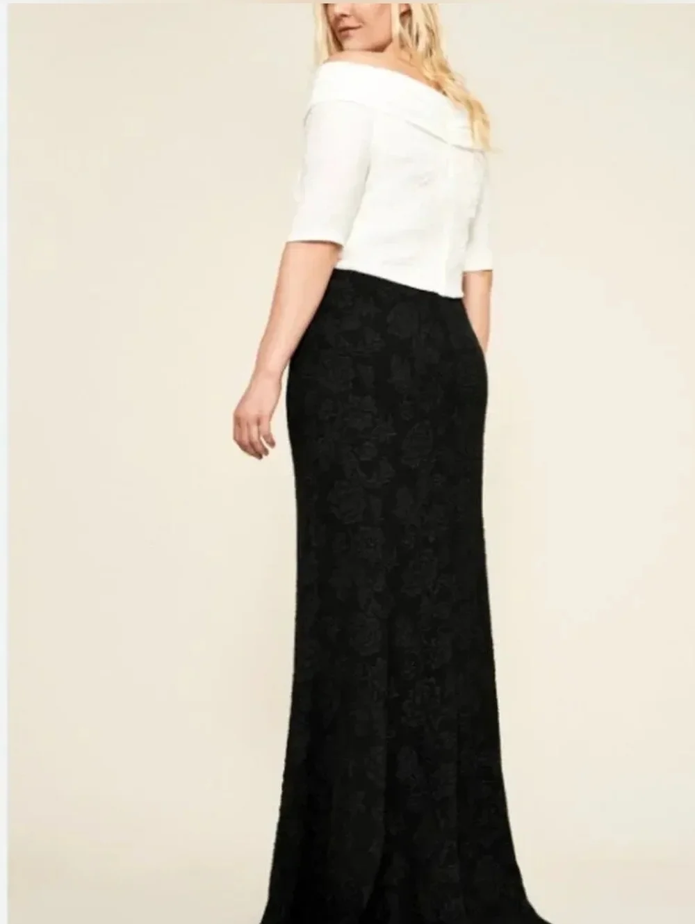 💘 Tadashi Shoji Hudson Off-The-Shoulder Crepe Gown - Picture 2 of 8